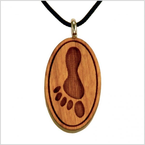 38D - Wooden necklace, footprint