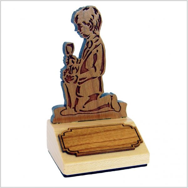 KG100 - Trinket with boy kneeling