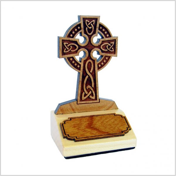K103 - Trinket with celtic cross